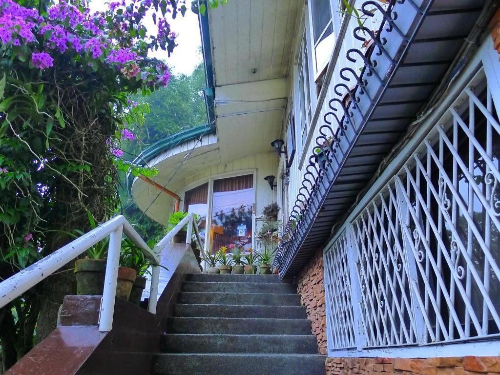 Mountain Lodge And Restaurant Багио Экстерьер фото